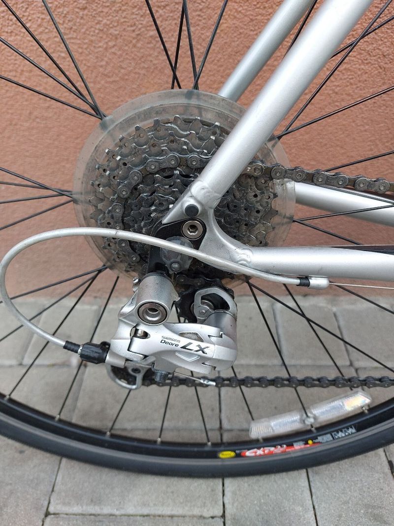 Specialized Tricross Sport (vel. L) – karbonová vidlice a sedlovka, silniční pláště + servis.
