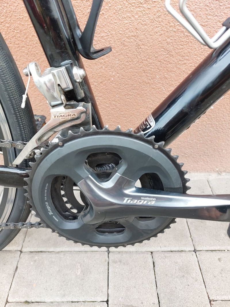 Specialized Tricross Sport (vel. L) – karbonová vidlice a sedlovka, silniční pláště + servis.