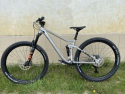 TRAILOVÉ KOLO CUBE STEREO 122 Vel. M 29"