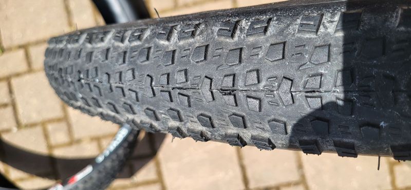 Prodám pláště na bika 29" a na gravel 28"