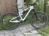 Rockrider XC Race 900S s karbonovými koly Raynolds a karbon. rámem, Sram GX AXS elektronické řazení