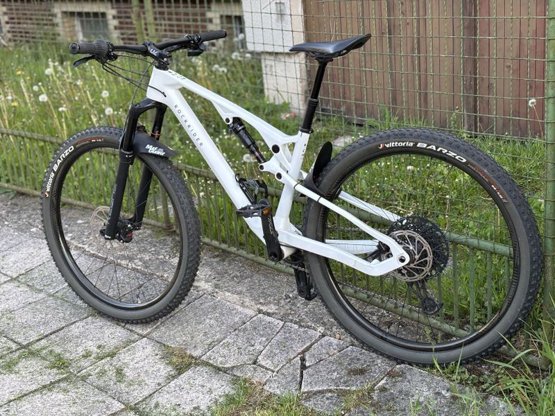 Rockrider XC Race 900S s karbonovými koly Raynolds a karbon. rámem, Sram GX AXS elektronické řazení