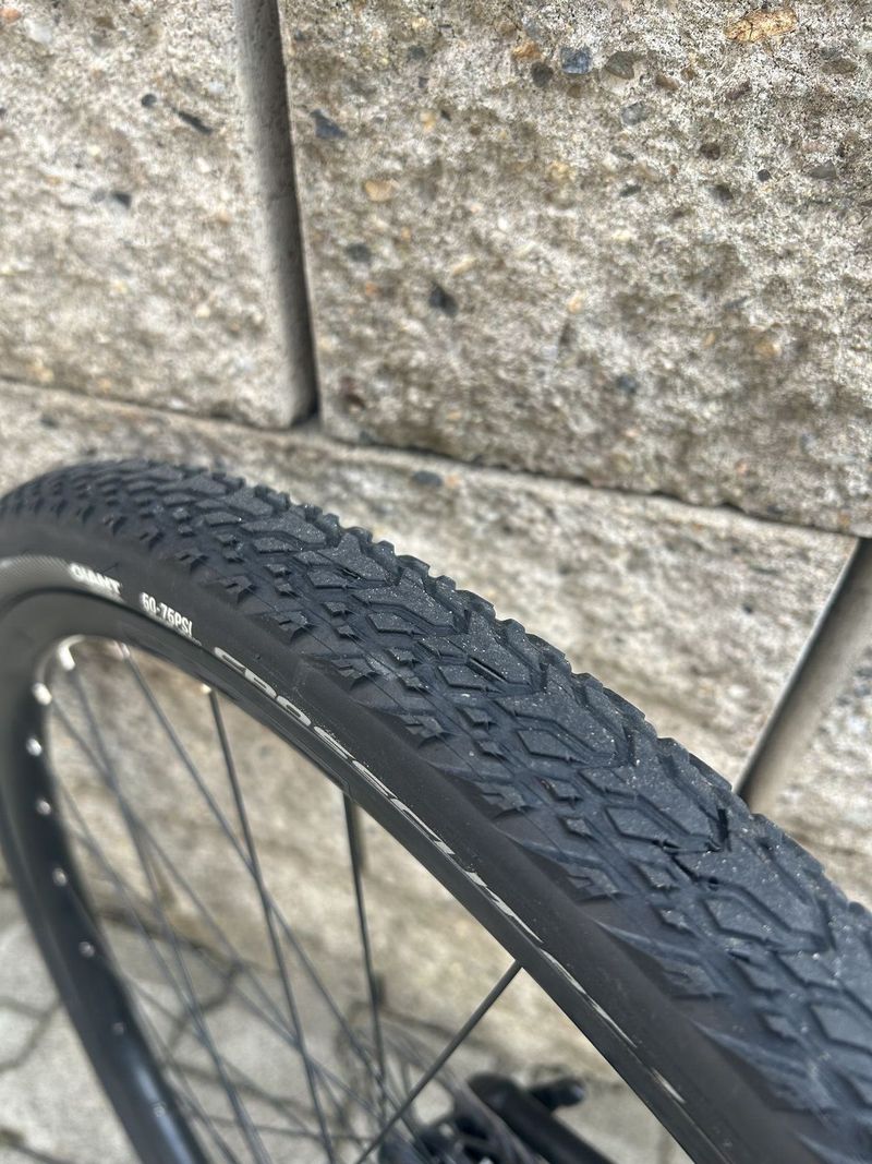 Giant Crosscut AT 1 700x38c tubeless ready