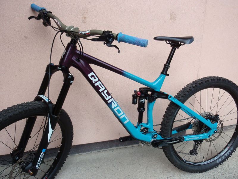 Enduro Qayron Carma MK 2 - zánovní stav