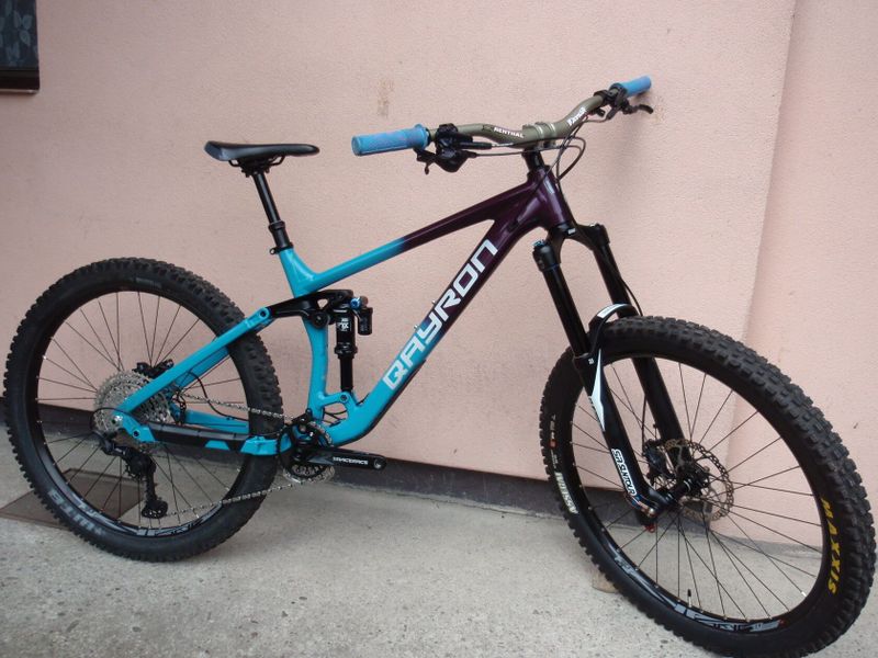 Enduro Qayron Carma MK 2 - zánovní stav
