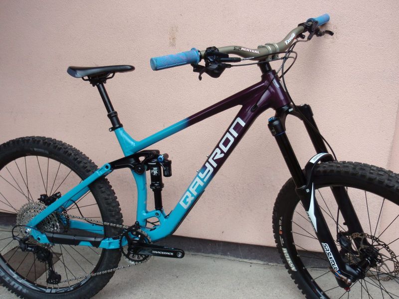 Enduro Qayron Carma MK 2 - zánovní stav