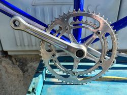 Campagnolo kliky, osa a misky 