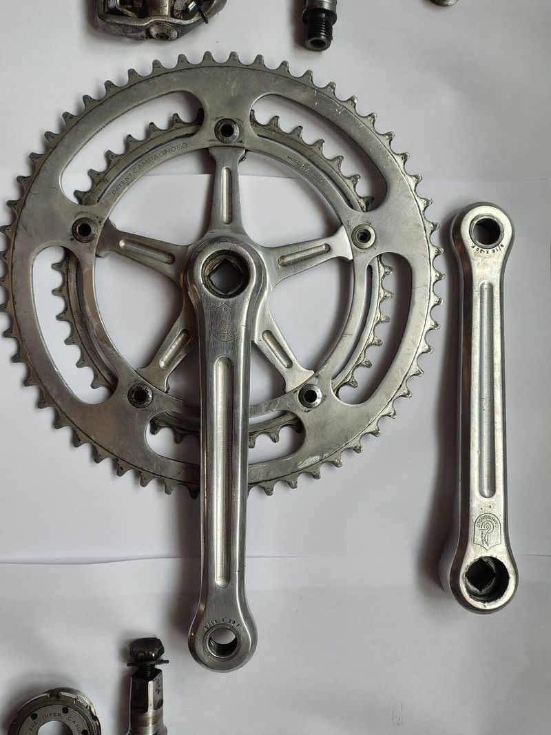 Campagnolo kliky, osa a misky 