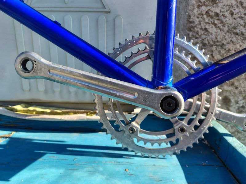 Campagnolo kliky, osa a misky 