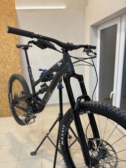 YT CAPRA mk2 27,5 custom al frame black magic XL (jako L jine znacky)