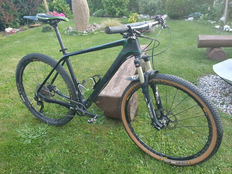 29" karbonové horké kolo Cube Reaction Race