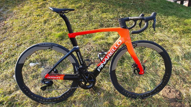 Prodám úplně nové Pinarello Dogma F 2025 | Dura Ace Di2 2x12