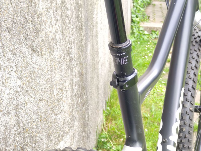 Woom 6 OFF Black 26" dětské kolo s teleskopickou sedlovkou