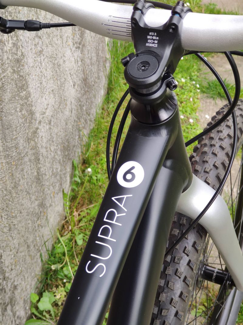 Woom 6 OFF Black 26" dětské kolo s teleskopickou sedlovkou