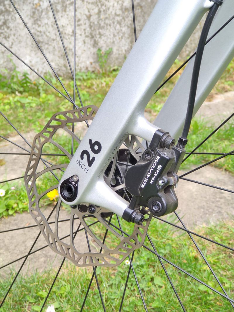 Woom 6 OFF Black 26" dětské kolo s teleskopickou sedlovkou