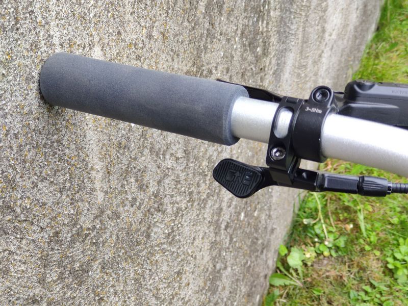 Woom 6 OFF Black 26" dětské kolo s teleskopickou sedlovkou