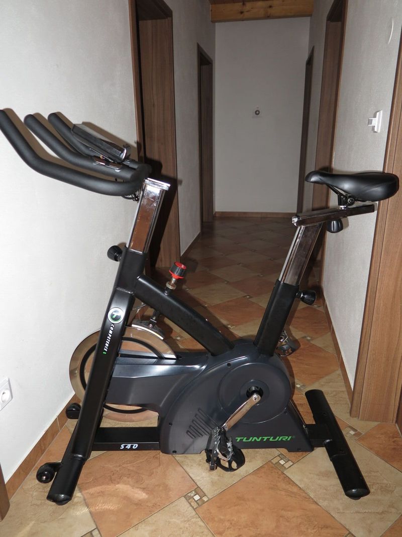 Špičkový cyklotrenažér TUNTURI S40 Perfektní stav