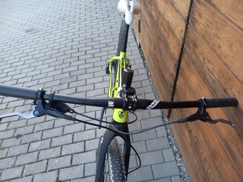 TREK Superfly, kompletní sada Shimano Deore 1x12 sp., pevná karbonová vidlice
