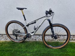 Canyon Lux Trail CF 6 model 2022 velikost M pro postavu 175-183cm