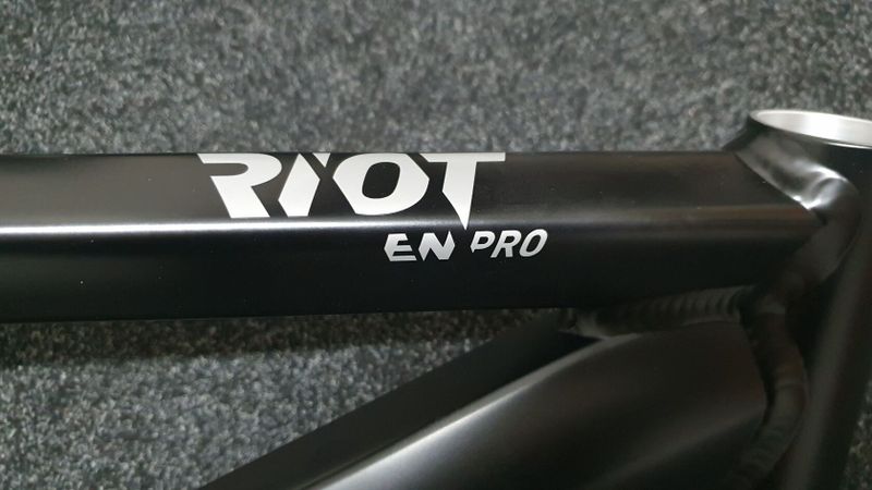 GHOST Riot vel.L+M