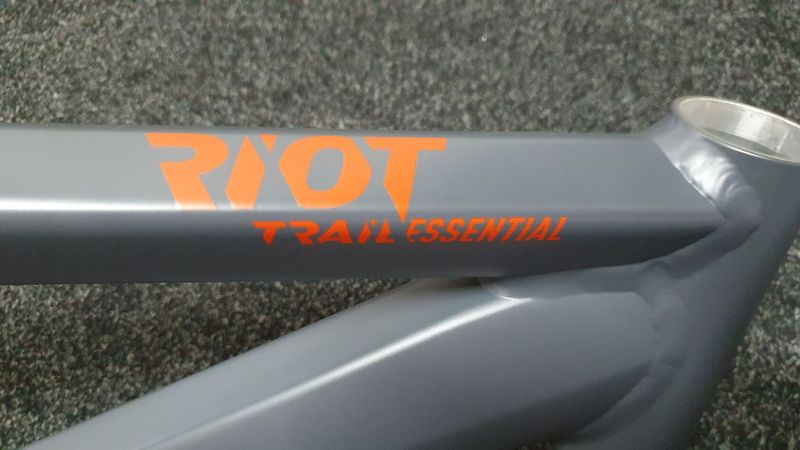 GHOST Riot vel.L+M