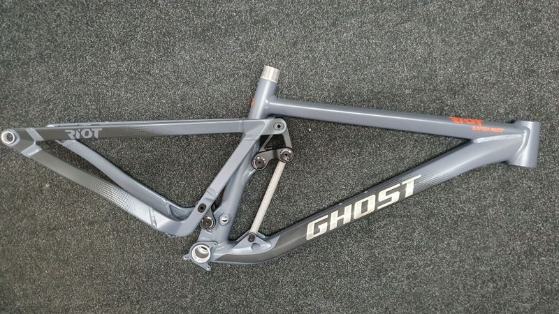 GHOST Riot vel.L+M