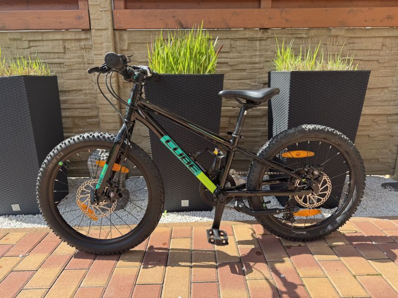 Dětské kolo Cube Acid 20” Disc black´n´green 2024