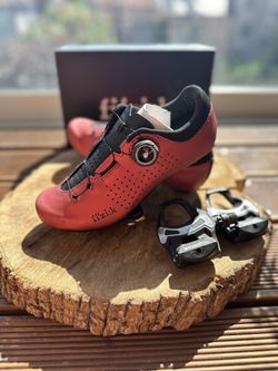 Tretry Fizik Vento + nášlapy Shimano R550 (2x jeté)