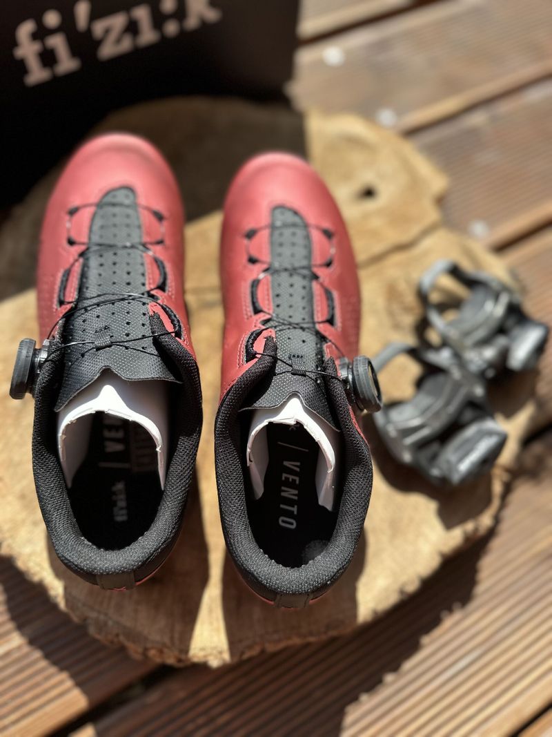 Tretry Fizik Vento + nášlapy Shimano R550 (2x jeté)