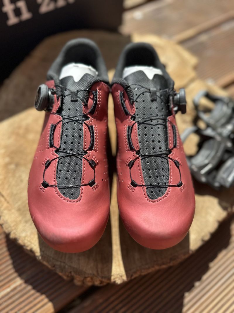 Tretry Fizik Vento + nášlapy Shimano R550 (2x jeté)