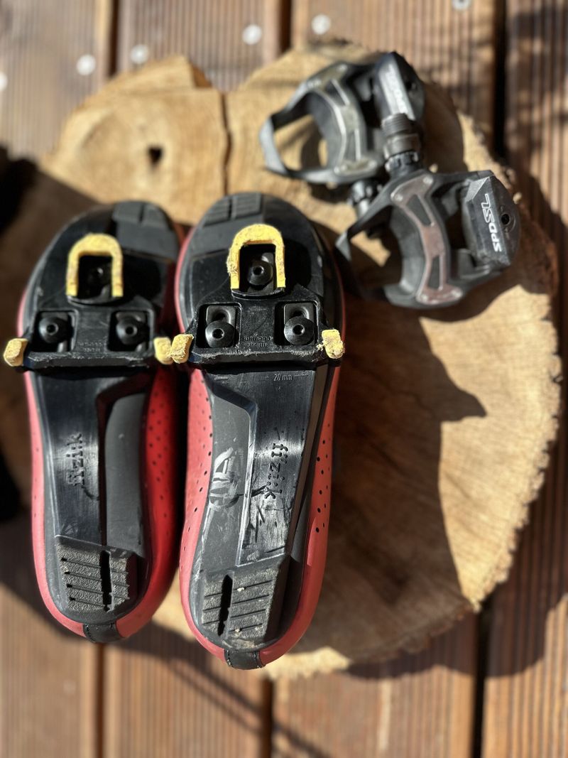 Tretry Fizik Vento + nášlapy Shimano R550 (2x jeté)
