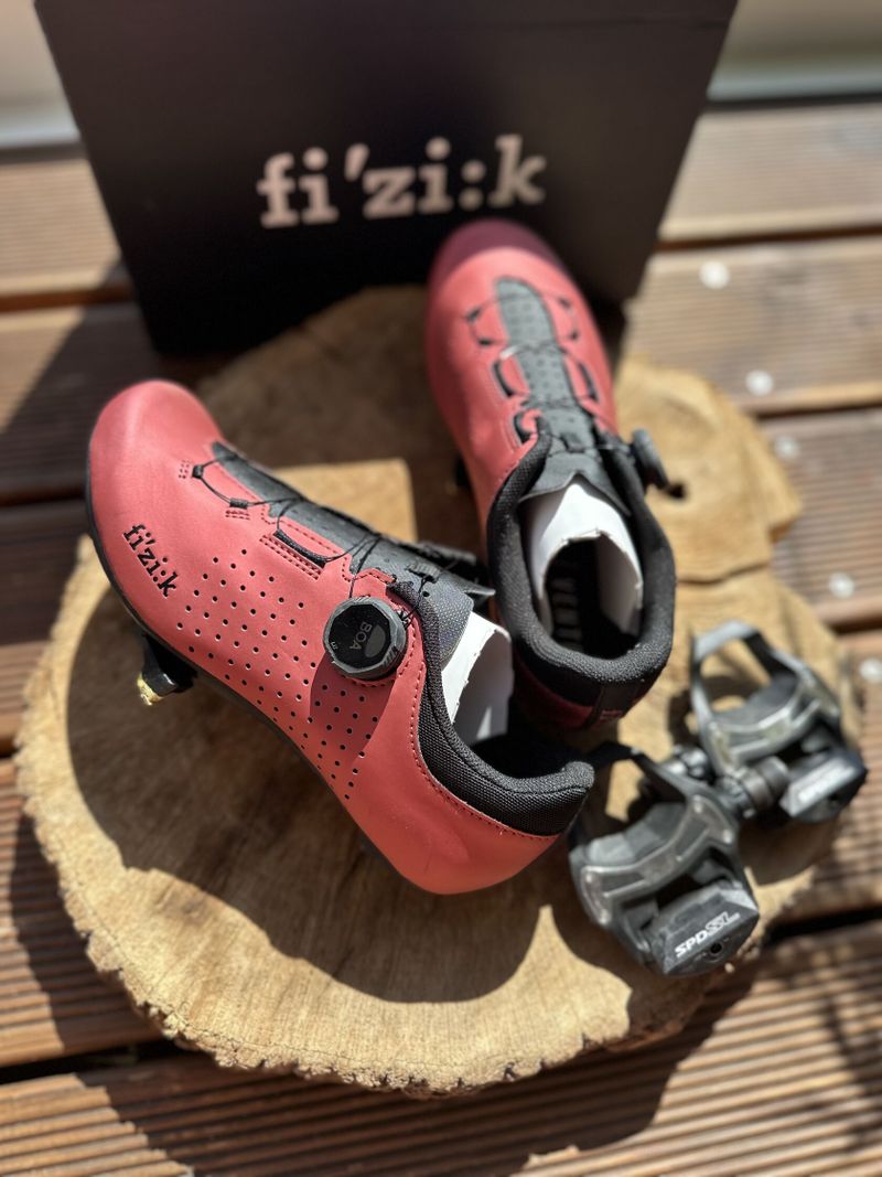 Tretry Fizik Vento + nášlapy Shimano R550 (2x jeté)