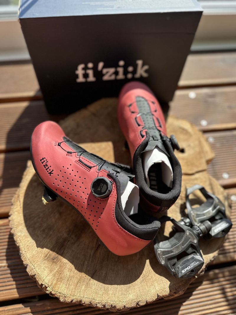 Tretry Fizik Vento + nášlapy Shimano R550 (2x jeté)
