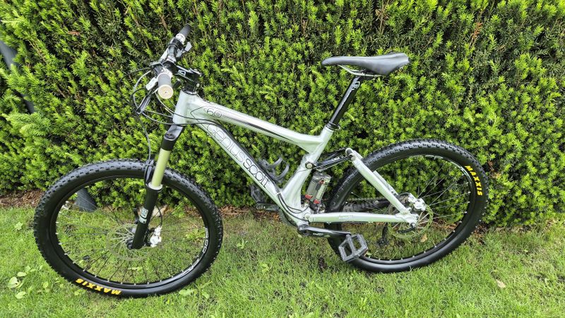 Celo odpružené kolo Scott Genius 60