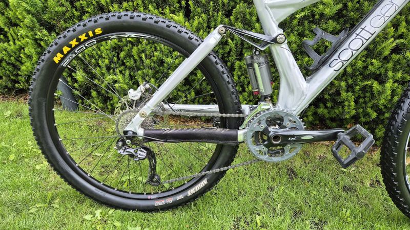 Celo odpružené kolo Scott Genius 60