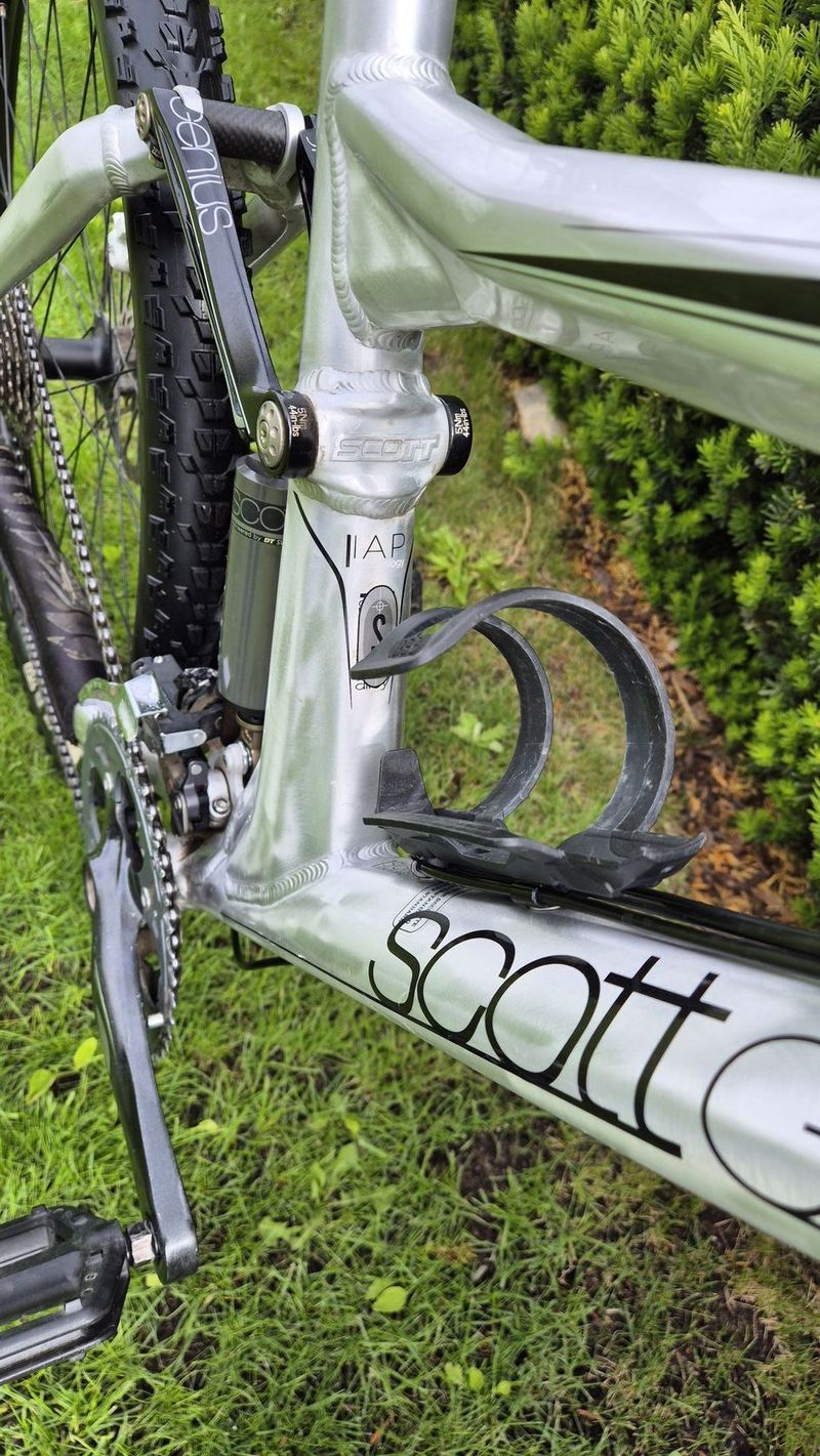 Celo odpružené kolo Scott Genius 60