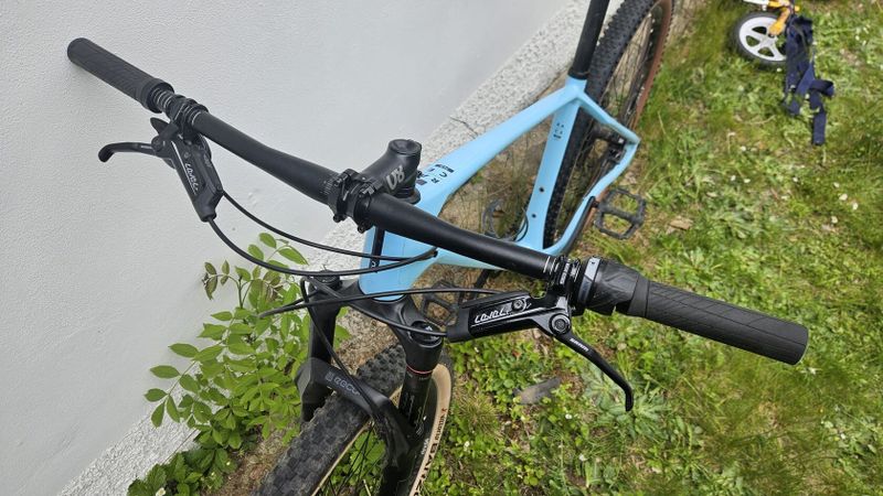 Horské XC kolo Race 740 s karbonovým rámem 