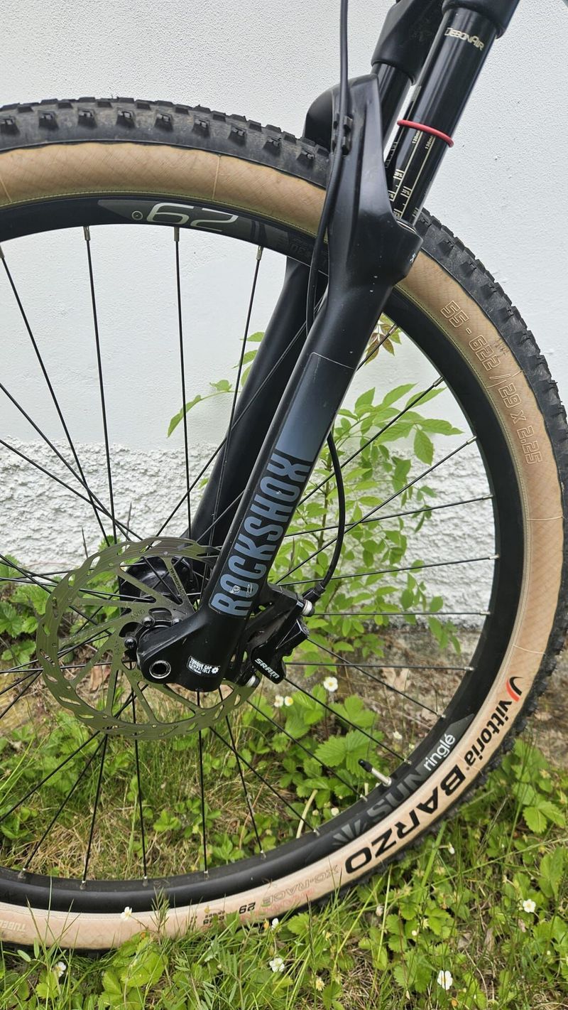 Horské XC kolo Race 740 s karbonovým rámem 