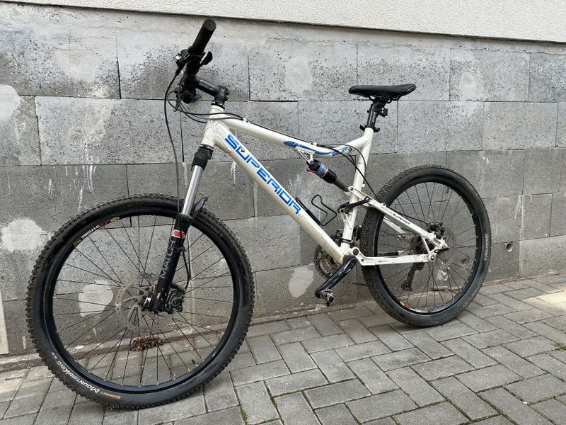 Superior F30 – celoodpružené MTB, velikost XL (20,5”)