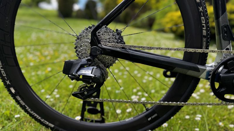 Canyon Inflite CF SLX 9