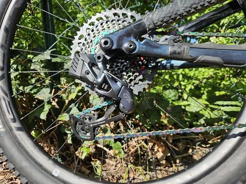 2022 Stumpjumper EVO Expert - velikost S3 ( karbonová a jiná vylepšení)
