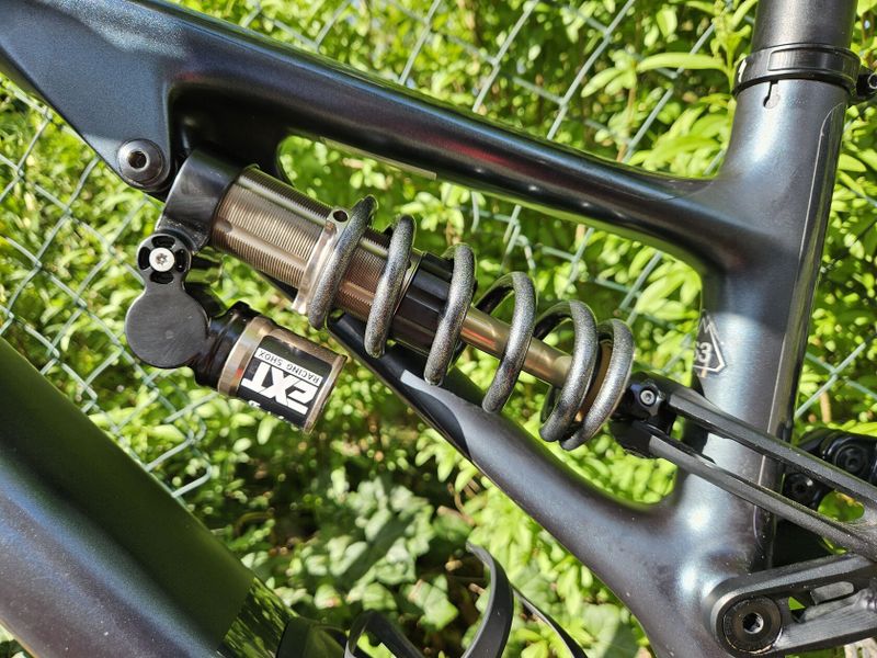 2022 Stumpjumper EVO Expert - velikost S3 ( karbonová a jiná vylepšení)