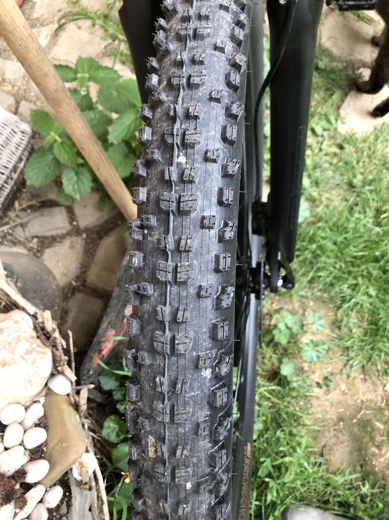 Bontrager plášť 29x2,4