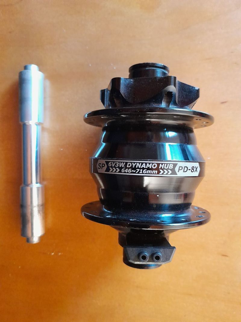  dynamo náboj Shutter Precision PD-8X 32h 15x100 + usb dynamo Sinewave Cycles Reactor