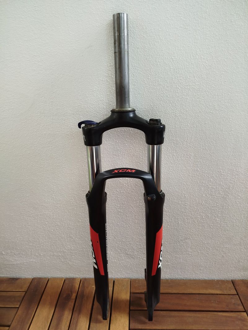 Odpružená MTB vidlice SR SUNTOUR 27,5"