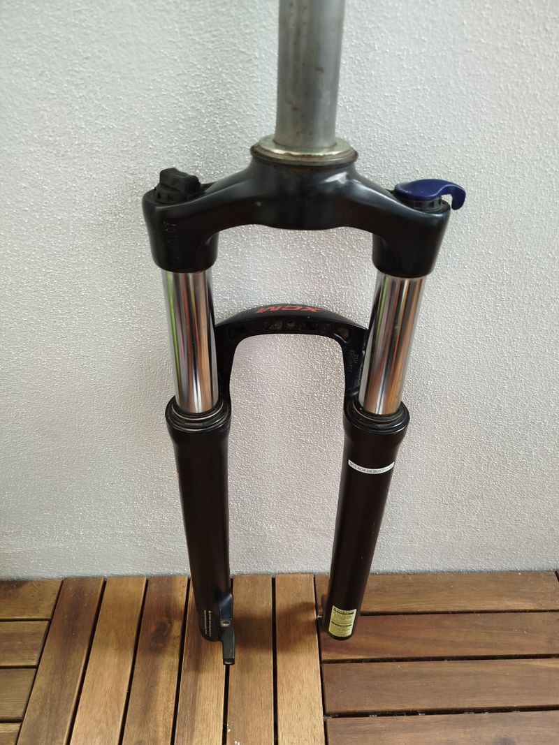 Odpružená MTB vidlice SR SUNTOUR 27,5"