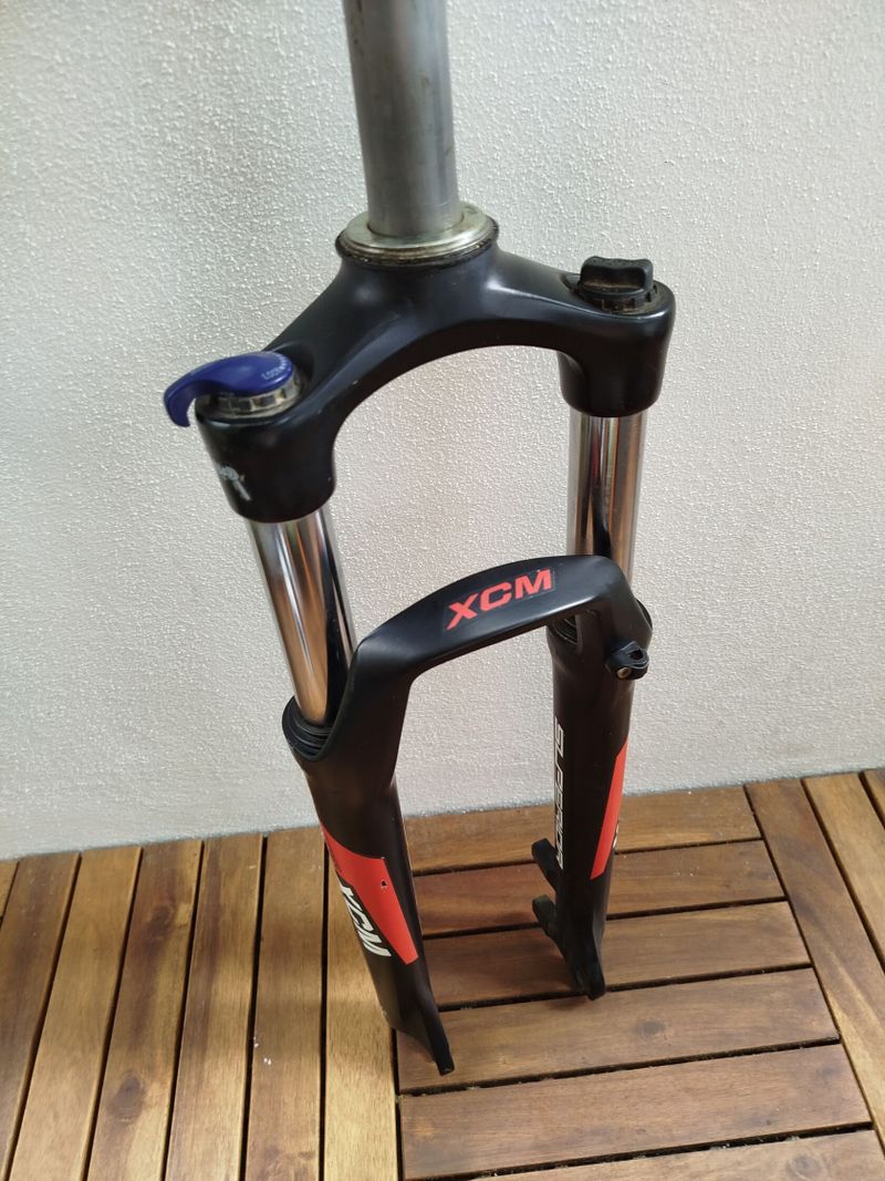 Odpružená MTB vidlice SR SUNTOUR 27,5"