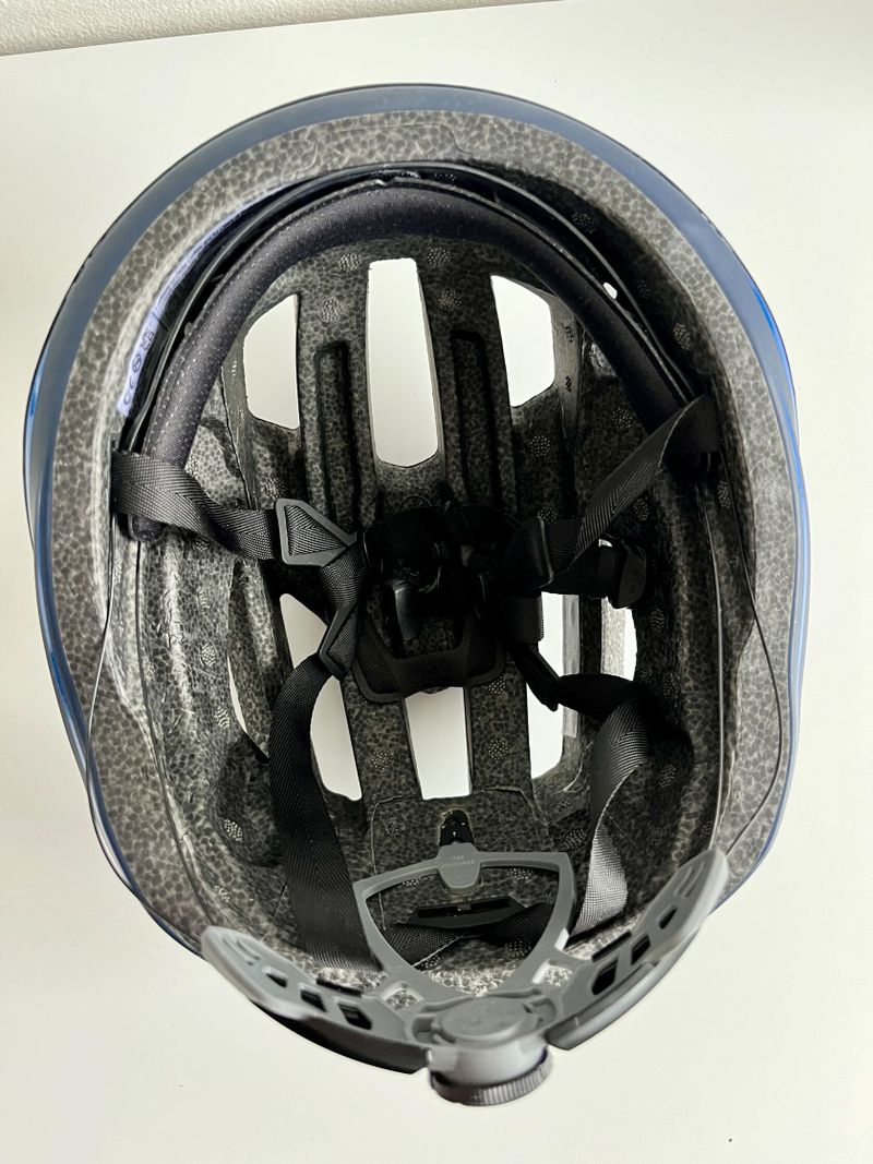 Oakley helma Aro3 Lite, p52-56