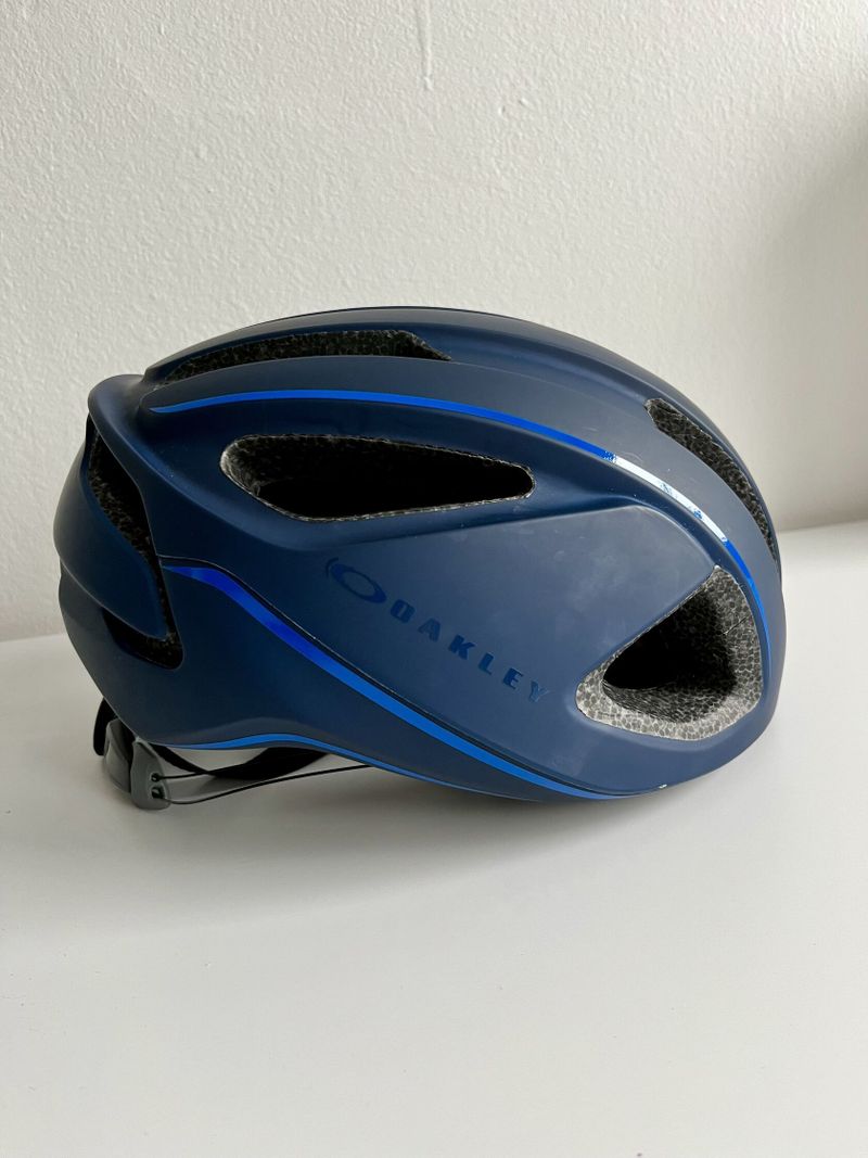 Oakley helma Aro3 Lite, p52-56