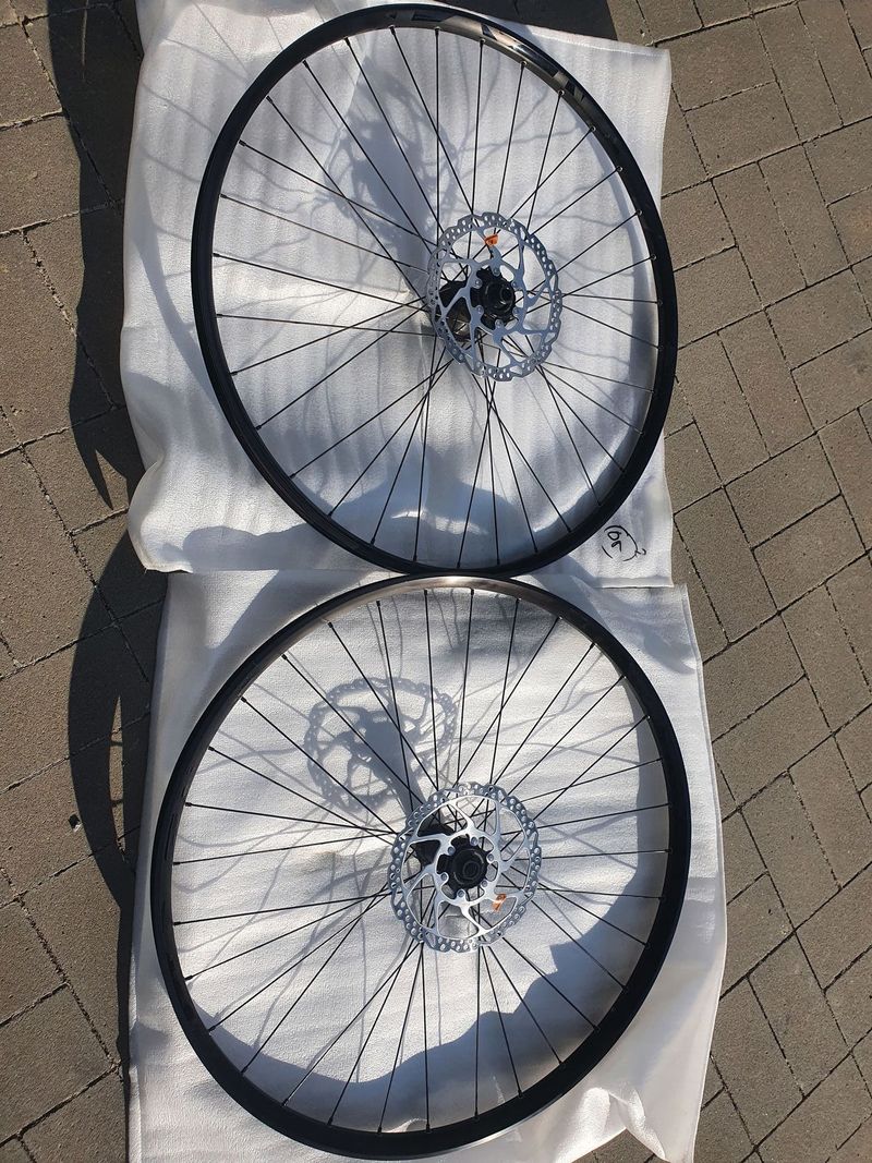 kola RODI TRYP 30, 29" s kotouči, osy boost, vnitřní šíře ráfku 30 mm, ořech micro spline
